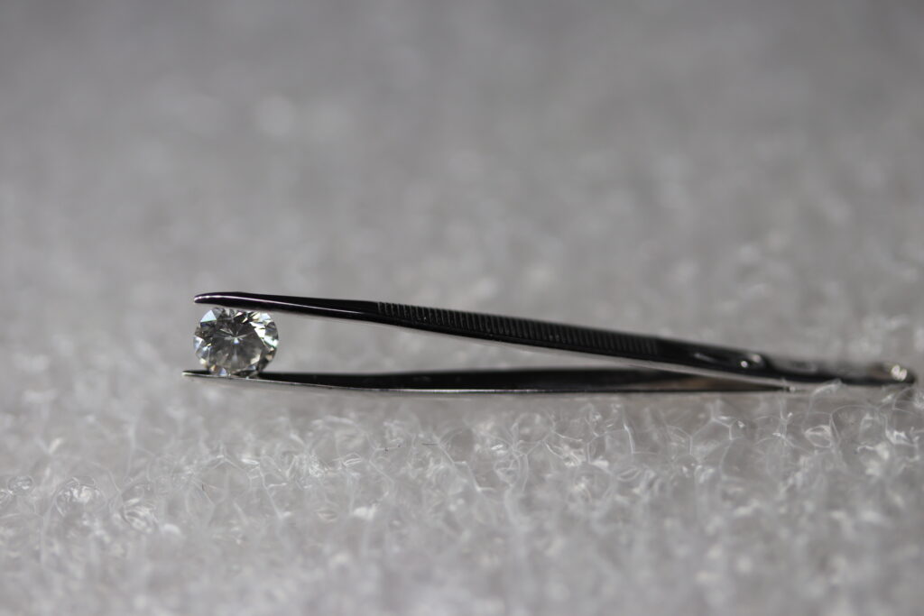pendentif or gris pince diamant